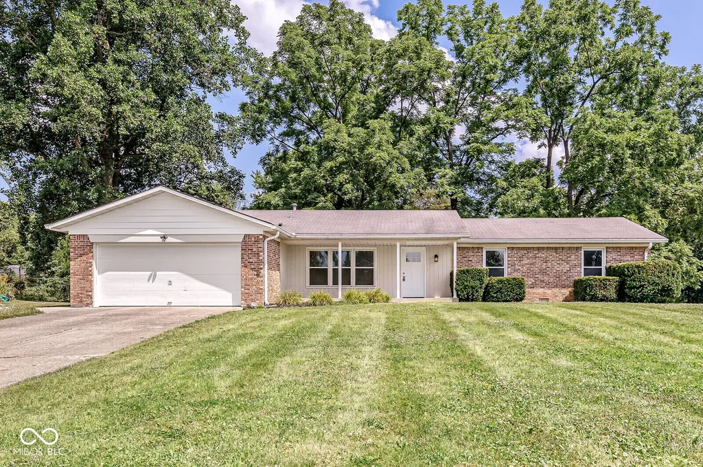 24 Hilltop Danville IN 46122