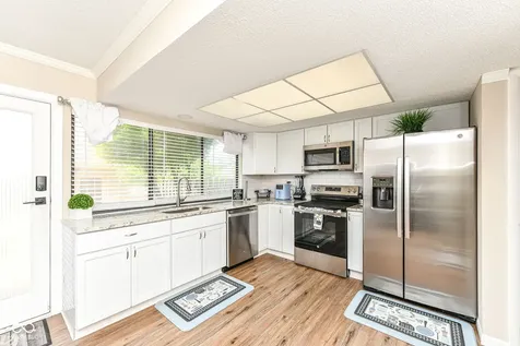 8123 Bromley Place Indianapolis IN 46219