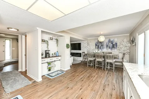 8123 Bromley Place Indianapolis IN 46219