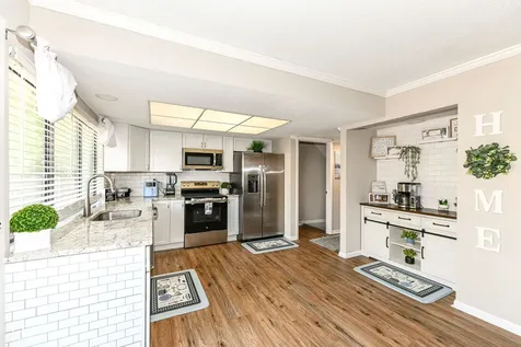 8123 Bromley Place Indianapolis IN 46219