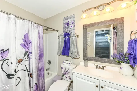 8123 Bromley Place Indianapolis IN 46219