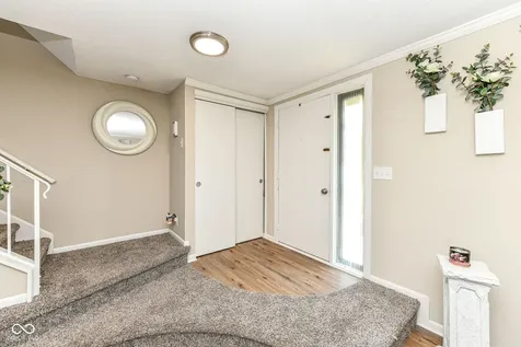 8123 Bromley Place Indianapolis IN 46219