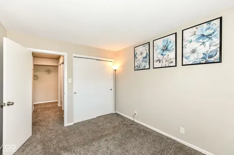 8123 Bromley Place Indianapolis IN 46219