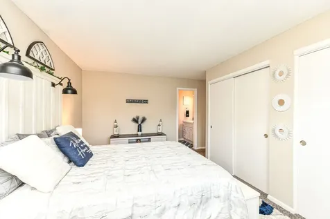 8123 Bromley Place Indianapolis IN 46219