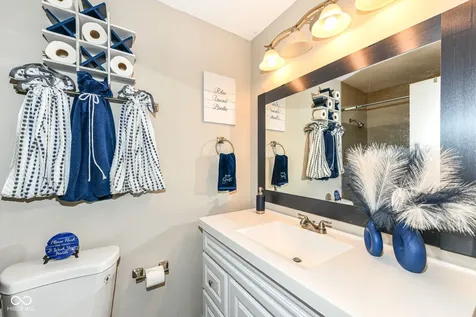 8123 Bromley Place Indianapolis IN 46219