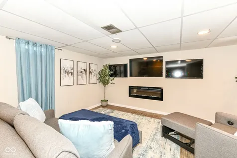 8123 Bromley Place Indianapolis IN 46219