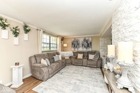 8123 Bromley Place Indianapolis IN 46219