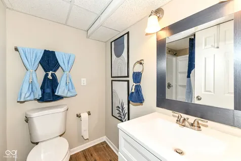 8123 Bromley Place Indianapolis IN 46219