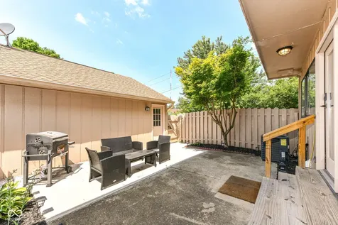 8123 Bromley Place Indianapolis IN 46219