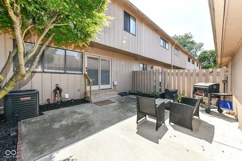 8123 Bromley Place Indianapolis IN 46219