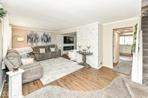 8123 Bromley Place Indianapolis IN 46219
