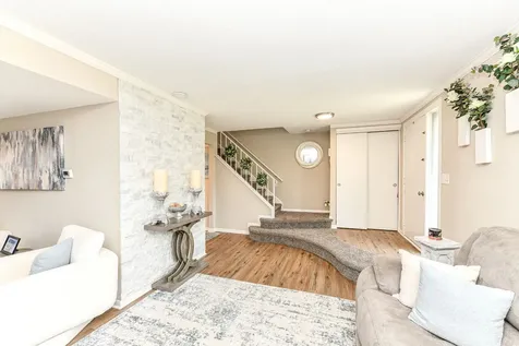 8123 Bromley Place Indianapolis IN 46219