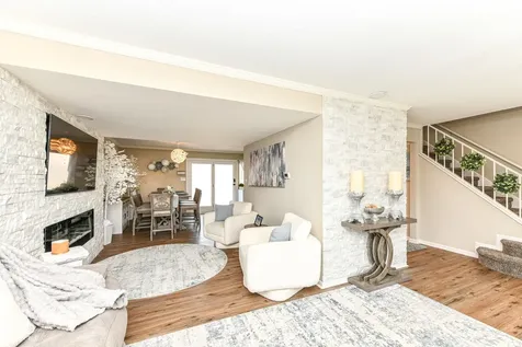 8123 Bromley Place Indianapolis IN 46219