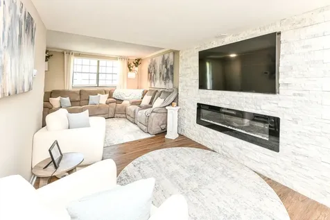 8123 Bromley Place Indianapolis IN 46219