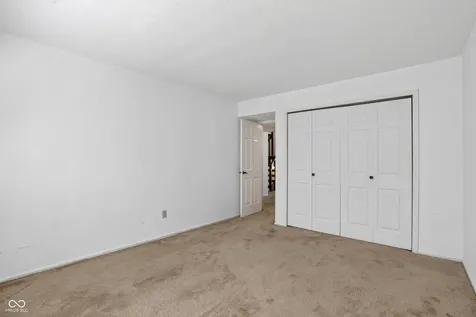 8105 Valley Farms Trail Indianapolis IN 46214