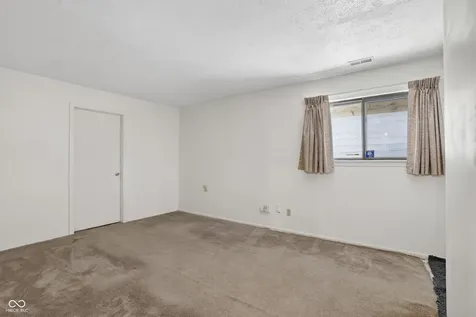 8105 Valley Farms Trail Indianapolis IN 46214