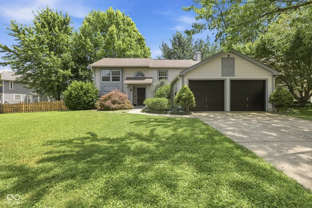 555 Hunters Trail Greenwood IN 46142