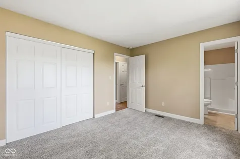 555 Hunters Trail Greenwood IN 46142