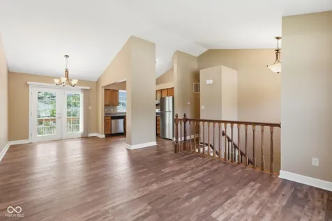 555 Hunters Trail Greenwood IN 46142
