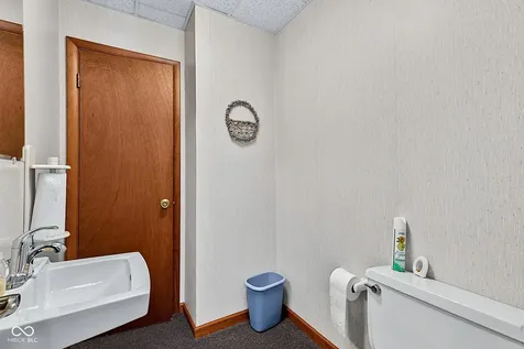 7102 Pendleton Pike Indianapolis IN 46226