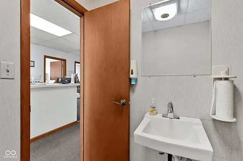 7102 Pendleton Pike Indianapolis IN 46226