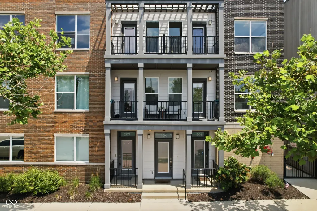 727 N Illinois Street Indianapolis IN 46204