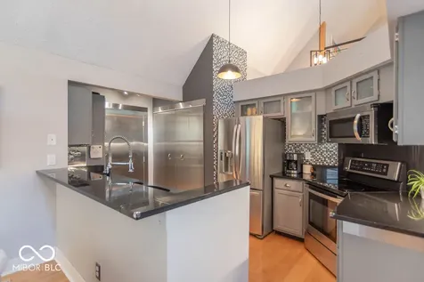 7632 Pinesprings West Drive Indianapolis IN 46256