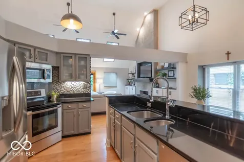 7632 Pinesprings West Drive Indianapolis IN 46256