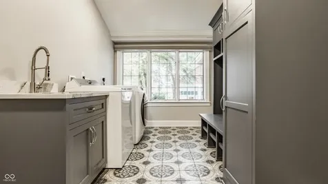 5872 Forest Lane Indianapolis IN 46220