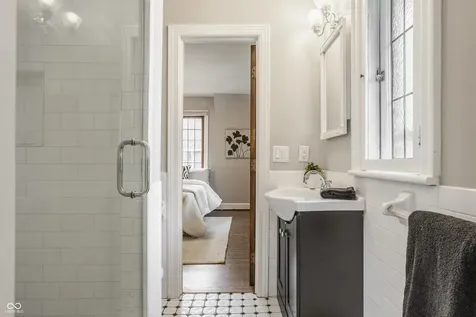5872 Forest Lane Indianapolis IN 46220