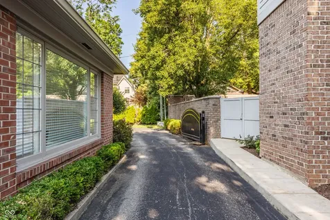 5872 Forest Lane Indianapolis IN 46220