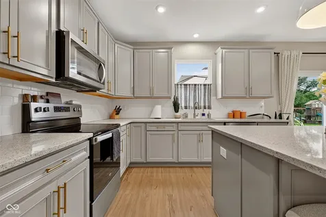 6779 Oakcrest Drive Mccordsville IN 46055