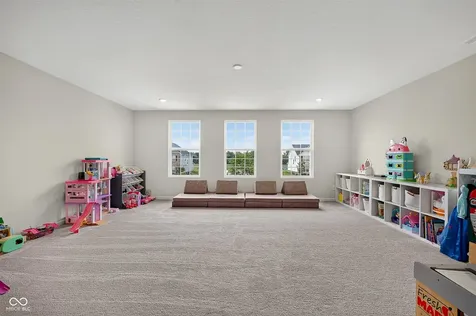 6779 Oakcrest Drive Mccordsville IN 46055