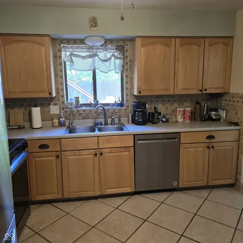 648 Yosemite Drive Indianapolis IN 46217