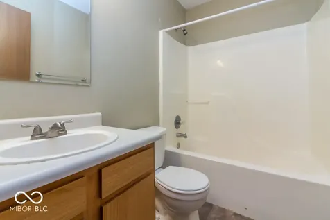 5810 Rolling Bluff Indianapolis IN 46221