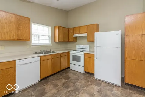5810 Rolling Bluff Indianapolis IN 46221