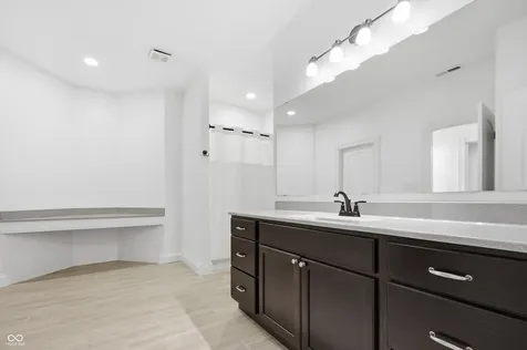 910 S 800 E Zionsville IN 46077