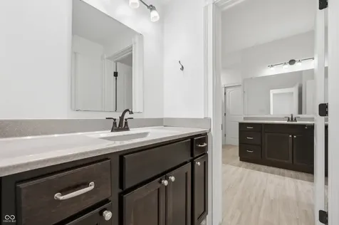 910 S 800 E Zionsville IN 46077