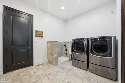 910 S 800 E Zionsville IN 46077