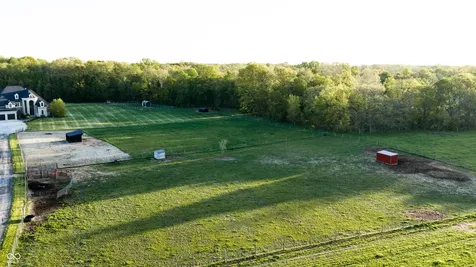 910 S 800 E Zionsville IN 46077