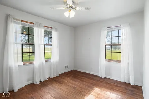 2172 E 500 N Whiteland IN 46184