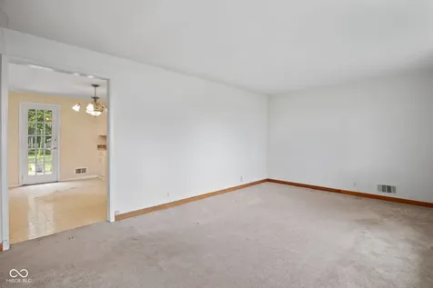 2172 E 500 N Whiteland IN 46184
