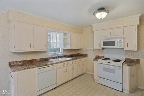 2172 E 500 N Whiteland IN 46184
