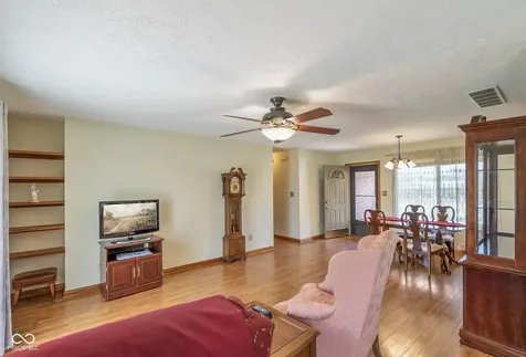 124 N County Rd 300 E Danville IN 46122