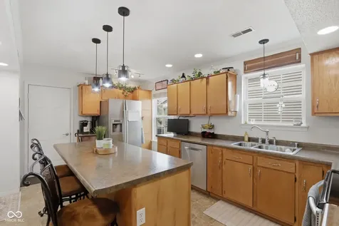 7713 Lake Vista Lane Indianapolis IN 46217