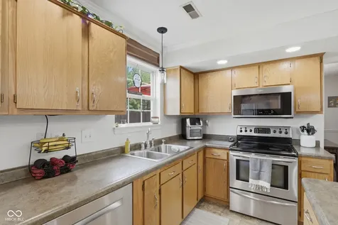 7713 Lake Vista Lane Indianapolis IN 46217