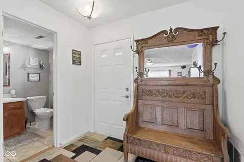 7713 Lake Vista Lane Indianapolis IN 46217