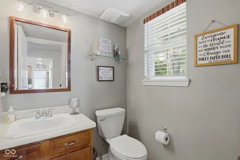 7713 Lake Vista Lane Indianapolis IN 46217