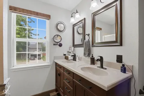 7713 Lake Vista Lane Indianapolis IN 46217