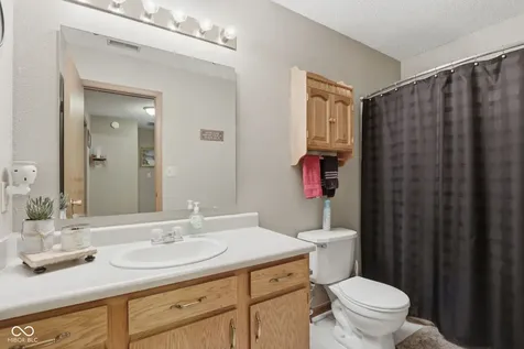 7713 Lake Vista Lane Indianapolis IN 46217